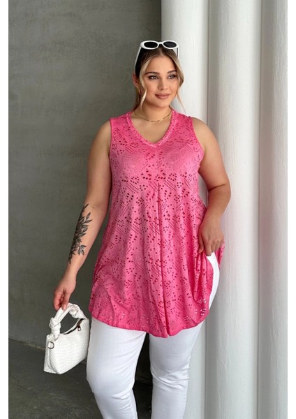 Büyük Beden V Yaka Sıfır Kol Dantel Detaylı Astarsız Bluz 302967