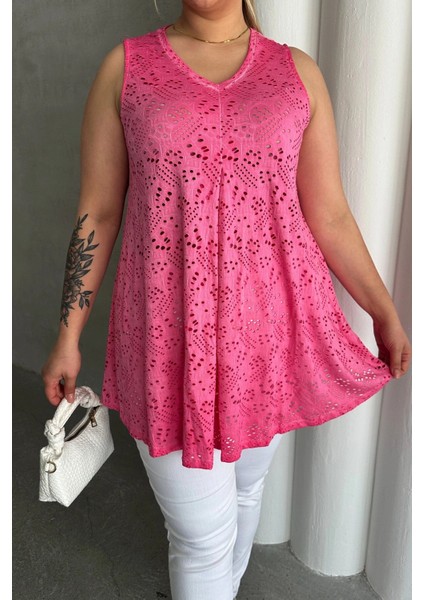 Büyük Beden V Yaka Sıfır Kol Dantel Detaylı Astarsız Bluz 302967