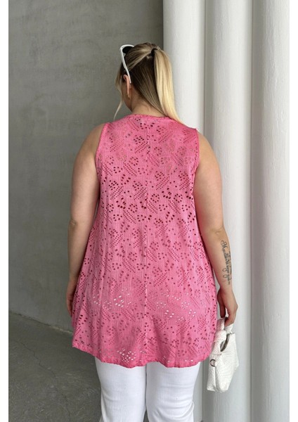 Büyük Beden V Yaka Sıfır Kol Dantel Detaylı Astarsız Bluz 302967