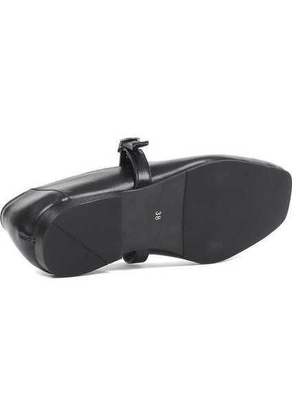 Kadın Siyah Tokalı Deri Babet