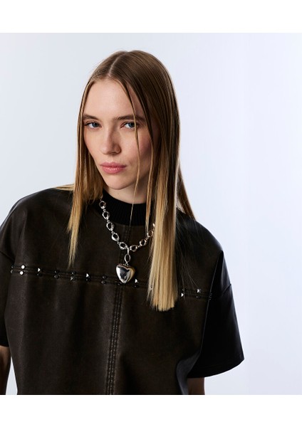 Deri Görünümlü Trok Baskılı Bluz TW6250006086022 fiyatları