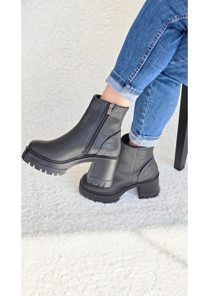 Melinta Kalın Topuklu Kadın Fermuarlı Siyah Kısa Bot fiyatları
