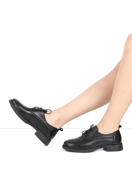 Kadın Siyah Bağcıklı Deri Günlük Ayakkabı