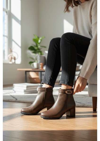 Rober Kahverengi Tokalı Deri ( 5 cm Topuklu ) Günlük Kullanım Kadın Botu