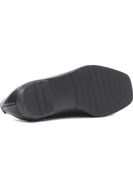 Kadın Siyah Tokalı Deri Babet