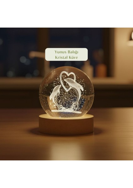 3D LED Kalpli Yunus Balığı Kristal Küre – Sarı Işıklı, Dekoratif ve Hediyelik Ürün