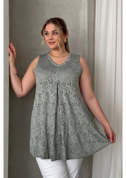 Büyük Beden V Yaka Sıfır Kol Dantel Detaylı Astarsız Bluz 302964 fiyatları