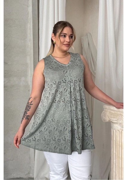 Büyük Beden V Yaka Sıfır Kol Dantel Detaylı Astarsız Bluz 302964 indirimleri