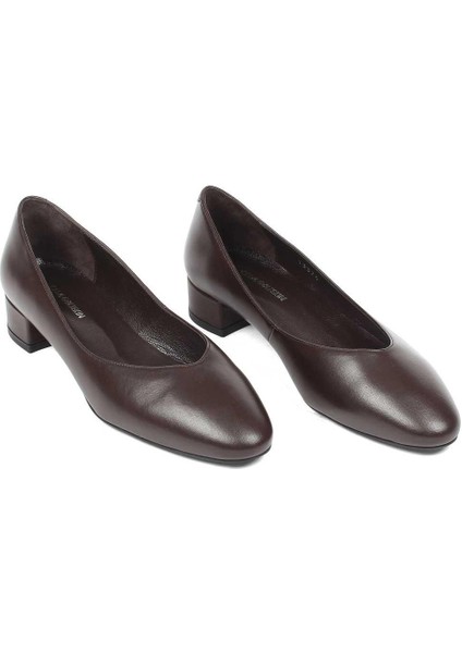 Kadın Kahverengi Kısa Kalın Topuklu Deri Klasik Ayakkabı