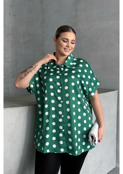 Büyük Beden Önü Düğmeli Kısa Kollu Puantiye Desenli Gömlek 303461