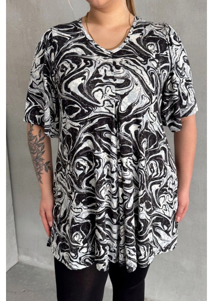 Büyük Beden V Yaka Kısa Kollu Eteği Bollaşan Desenli Bluz 101-17