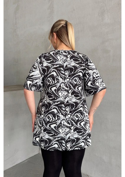 Büyük Beden V Yaka Kısa Kollu Eteği Bollaşan Desenli Bluz 101-17
