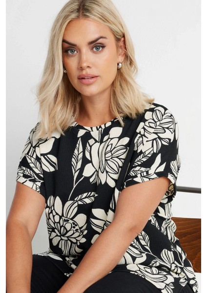 Büyük Beden Kısa Kollu Bisiklet Yaka Çiçek Desenli Bluz 322001