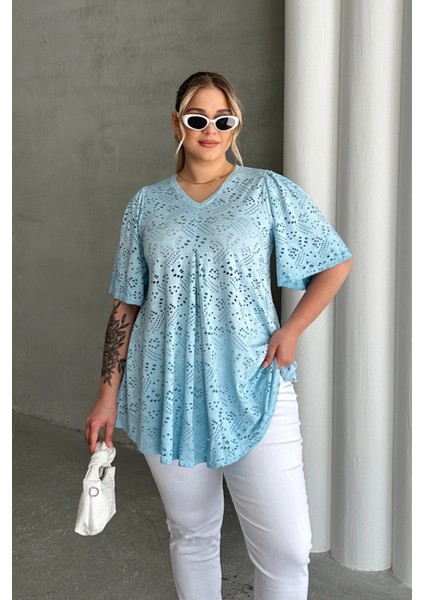 Büyük Beden V Yaka Kısa Kollu Dantel Detaylı Astarsız Bluz 302957