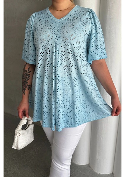 Büyük Beden V Yaka Kısa Kollu Dantel Detaylı Astarsız Bluz 302957 indirimleri