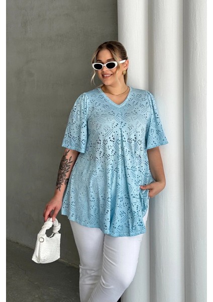 Büyük Beden V Yaka Kısa Kollu Dantel Detaylı Astarsız Bluz 302957