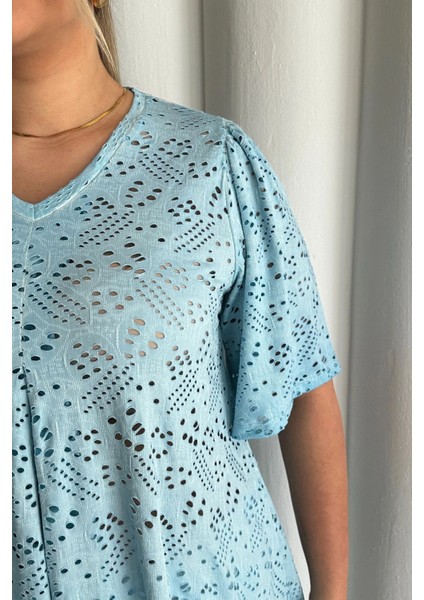 Büyük Beden V Yaka Kısa Kollu Dantel Detaylı Astarsız Bluz 302957