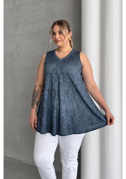 Büyük Beden V Yaka Sıfır Kol Dantel Detaylı Astarsız Bluz 302966