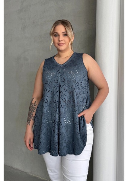 Büyük Beden V Yaka Sıfır Kol Dantel Detaylı Astarsız Bluz 302966 fiyatları