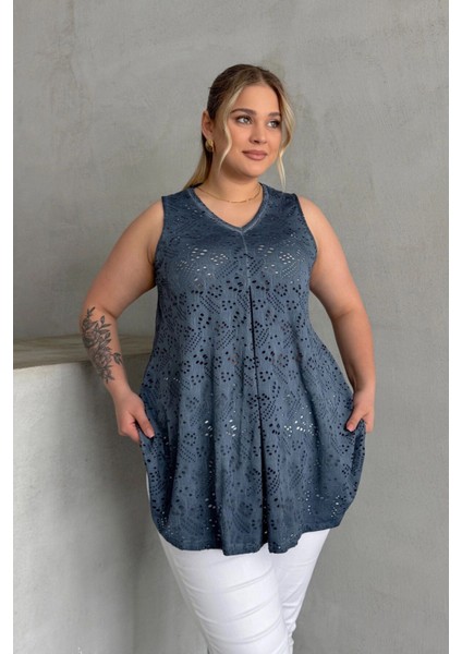 Büyük Beden V Yaka Sıfır Kol Dantel Detaylı Astarsız Bluz 302966 fırsatları