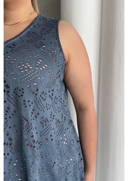 Büyük Beden V Yaka Sıfır Kol Dantel Detaylı Astarsız Bluz 302966