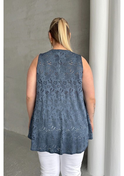 Büyük Beden V Yaka Sıfır Kol Dantel Detaylı Astarsız Bluz 302966