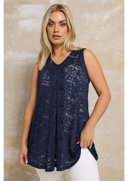 Büyük Beden V Yaka Kolsuz Astarsız Dantel T-Shirt 304100