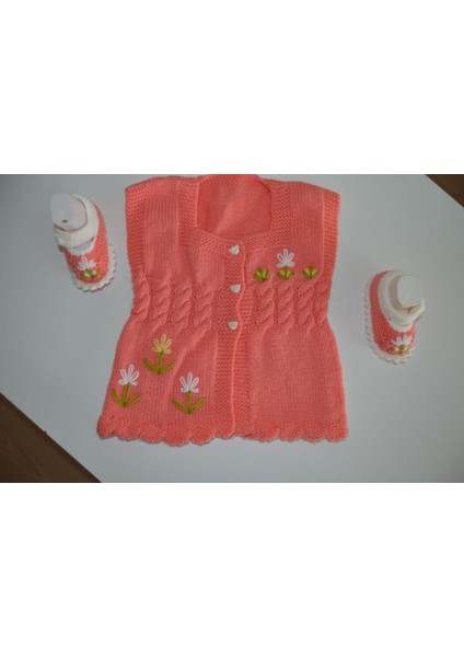 Bebek Yelek ve Patik Takımı – Pembe Çiçekli Desen 🌼