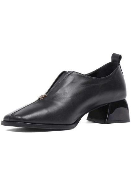 Kadın Siyah Kalın Topuklu Deri Klasik Ayakkabı fırsatları