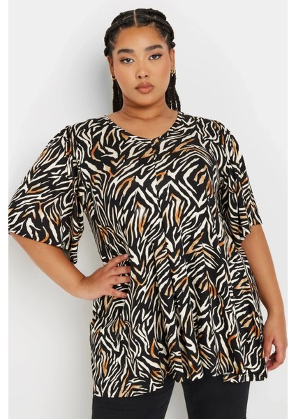 Büyük Beden V Yaka Ön Pileli Kısa Kollu Desenli Bluz 303726