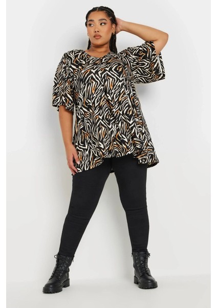 Büyük Beden V Yaka Ön Pileli Kısa Kollu Desenli Bluz 303726 fırsatları