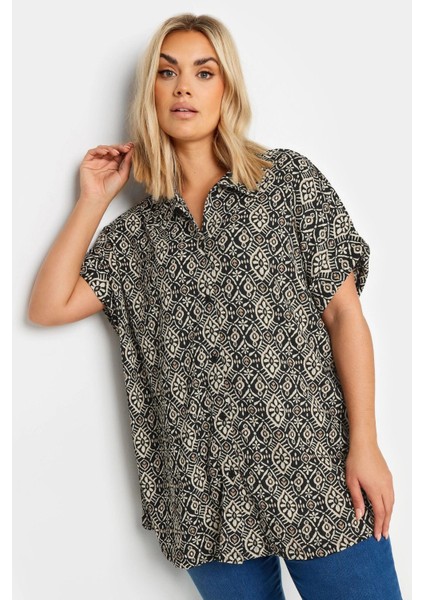 Büyük Beden Kısa Kollu Desenli Düğmeli Gömlek 303355