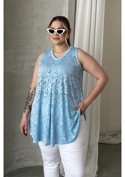 Büyük Beden V Yaka Sıfır Kol Dantel Detaylı Astarsız Bluz 302965 fiyatları