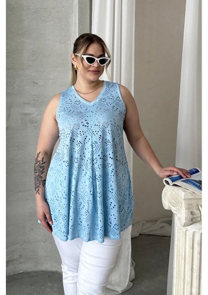 Büyük Beden V Yaka Sıfır Kol Dantel Detaylı Astarsız Bluz 302965 indirimleri