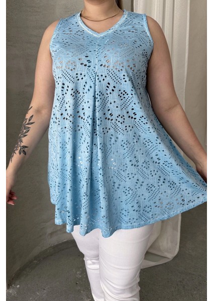 Büyük Beden V Yaka Sıfır Kol Dantel Detaylı Astarsız Bluz 302965