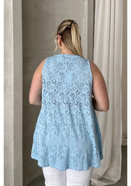 Büyük Beden V Yaka Sıfır Kol Dantel Detaylı Astarsız Bluz 302965