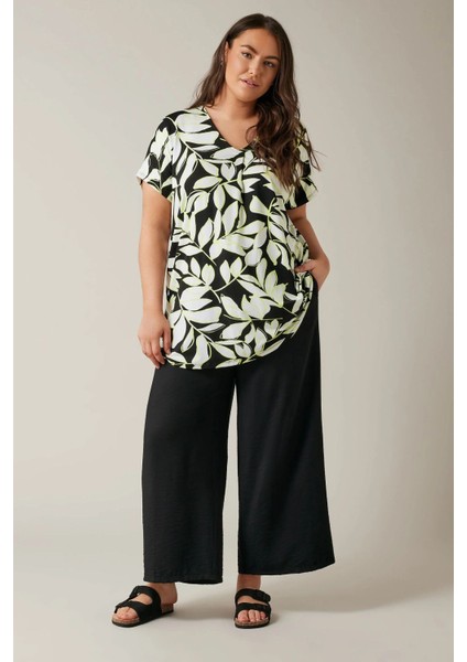 Büyük Beden V Yaka Kısa Kollu Yaprak Desenli Bluz 615244 fırsatları