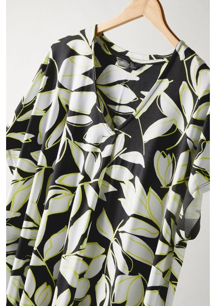 Büyük Beden V Yaka Kısa Kollu Yaprak Desenli Bluz 615244