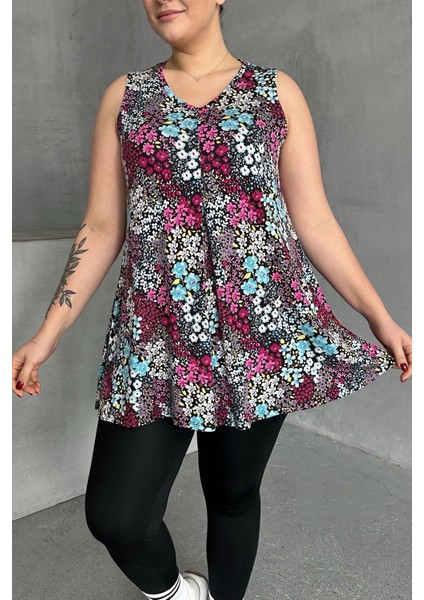 Büyük Beden V Yaka Sıfır Kol Çiçek Desenli Bluz 302261