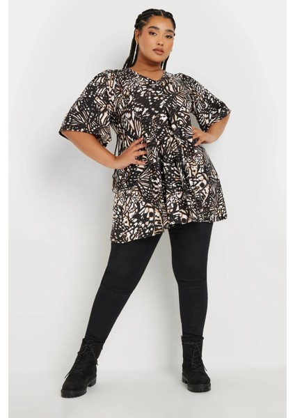 Büyük Beden V Yaka Ön Pileli Kısa Kollu Desenli Bluz 303725 fırsatları