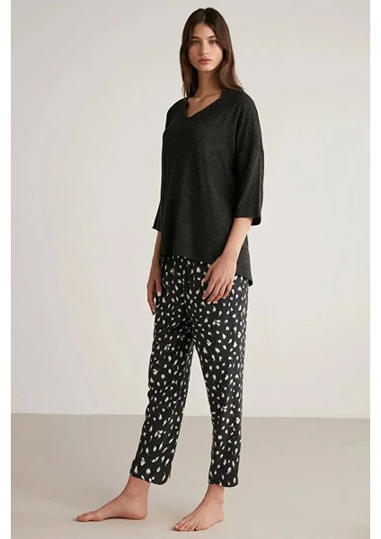 Yumuşak Dokulu V Yaka Kapri Kol Kadın Pijama Takım 9512