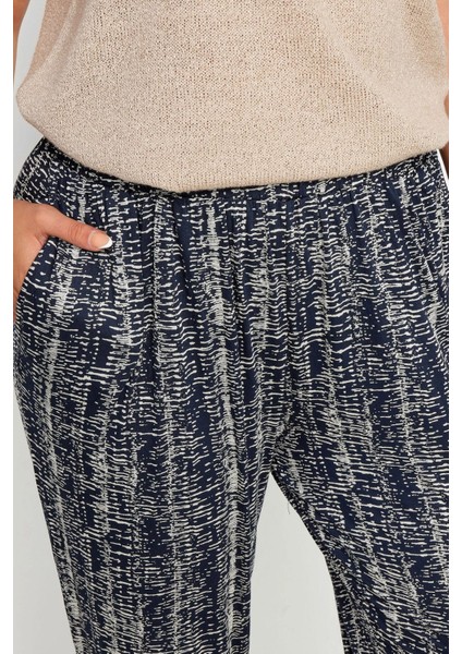 Büyük Beden Paçası ve Beli Lastik Detaylı Cepli Jogger Pantolon 303213 fırsatları