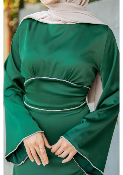 Kol ve Bel Taş Detaylı Saten Abiye-Zümrüt fiyatları