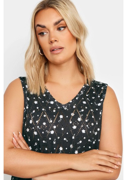 Büyük Beden V Yaka Dantel Detaylı Astarsız Sıfır Kollu Bluz 303245 fırsatları