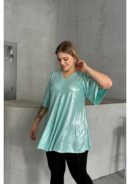 Büyük Beden V Yaka Kısa Kollu Parlak Görünümlü Bluz 303379