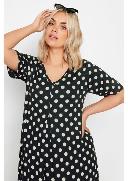 Büyük Beden V Yaka Önü Pliseli Puantiye Desenli Kısa Elbise 303167 fırsatları