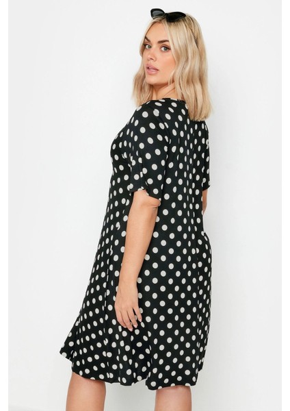 Büyük Beden V Yaka Önü Pliseli Puantiye Desenli Kısa Elbise 303167 indirimleri