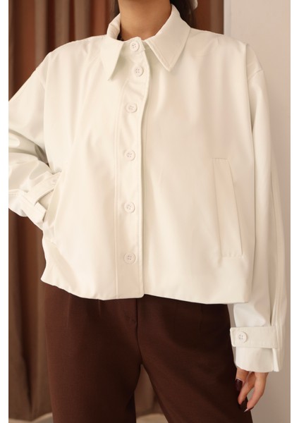 Kadın Beyaz Kısa Oversize Trençkot fırsatları