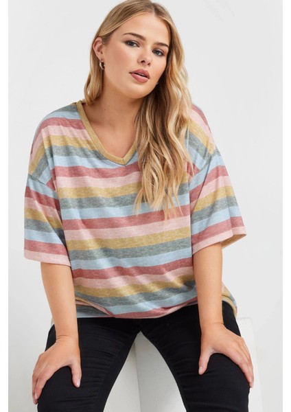 Büyük Beden V Yaka Kısa Kollu Çizgili T-Shirt 303524 fırsatları