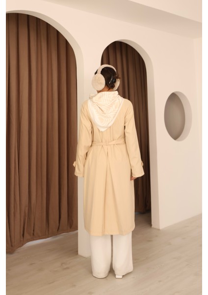 Kadın Taş Fular Detaylı Kuşaklı Uzun Trençkot